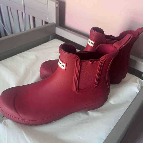 Red HUNTER rain boots - Picture 1 of 2